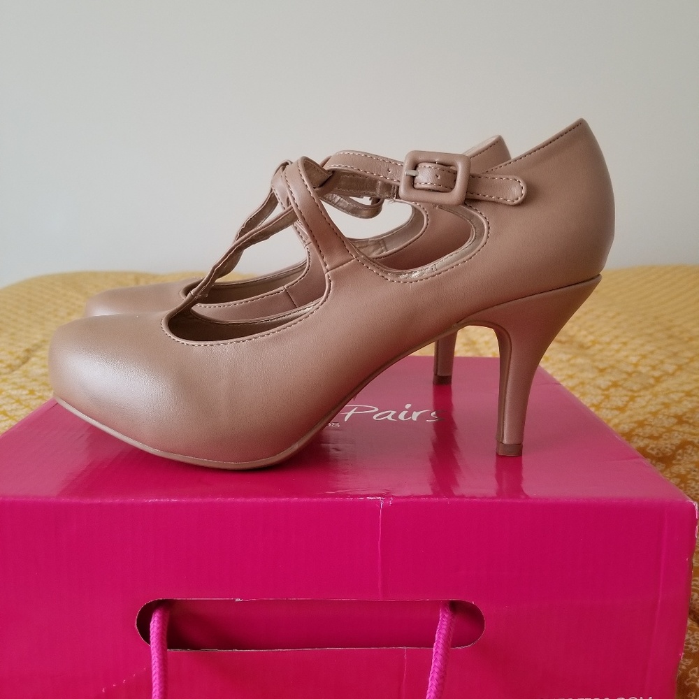 Nude pumps